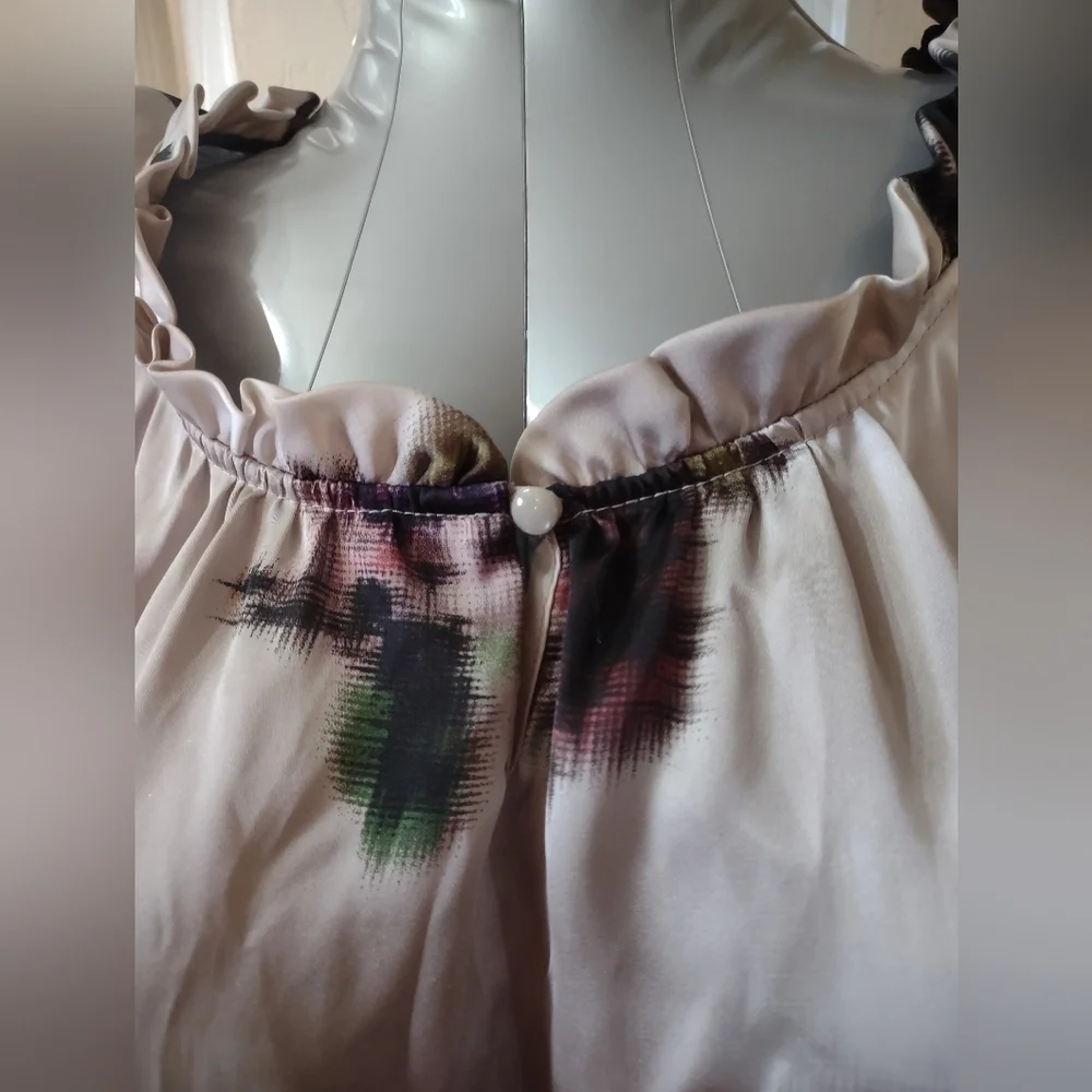 a.n.a. Silky Sleeveless Blouse Size Large Floral Print - Picture 3 of 8